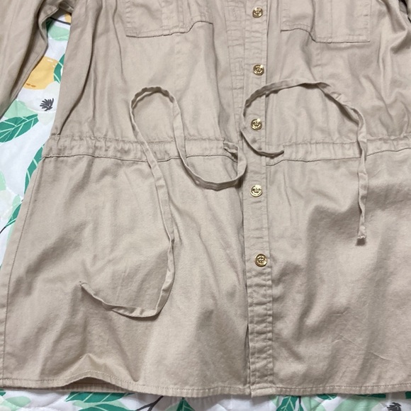 Michael by Michael Kors taupe button front 3/4 sleeve shirt size 4 - Picture 4 of 7